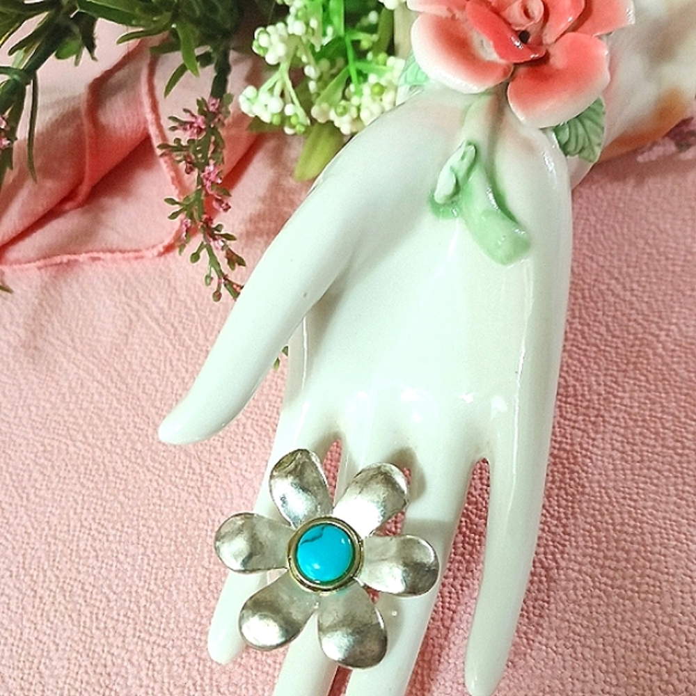 🩵Silver Flower Ring with Turquoise Center (6-7)🩵